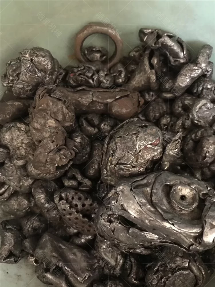 On-site real shot of crushed can particles