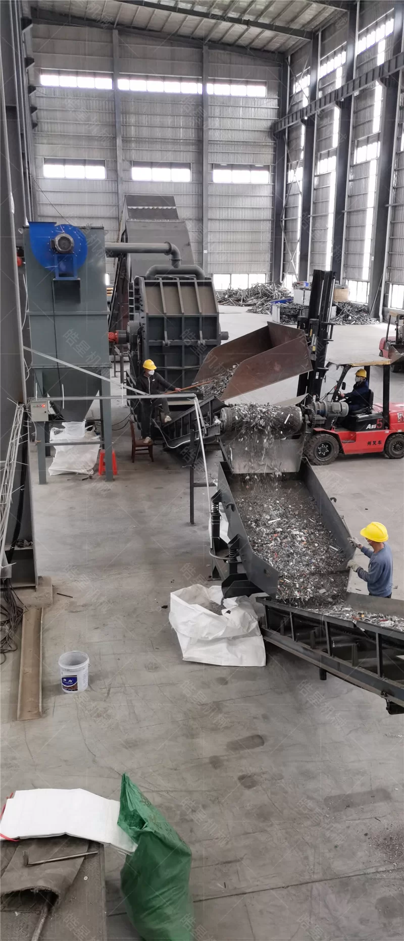 Yantai Zhicheng Aluminum Technology Co., Ltd. – 1200H Scrap Aluminum Crusher & Tube Chain Conveyor Case Study - on-site application photo