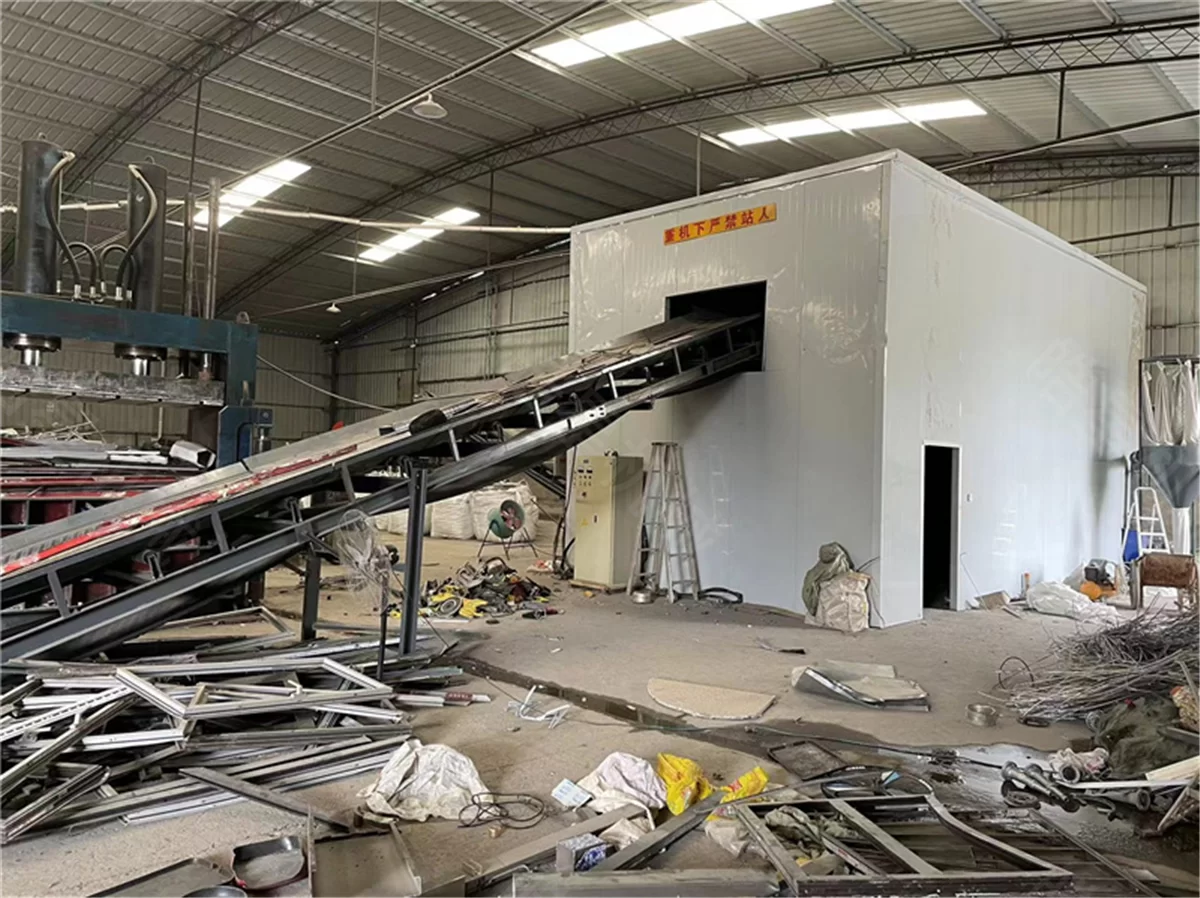 Effect of Casting Process on Microstructure and Service Life of Scrap Car Shell Crusher Hammers