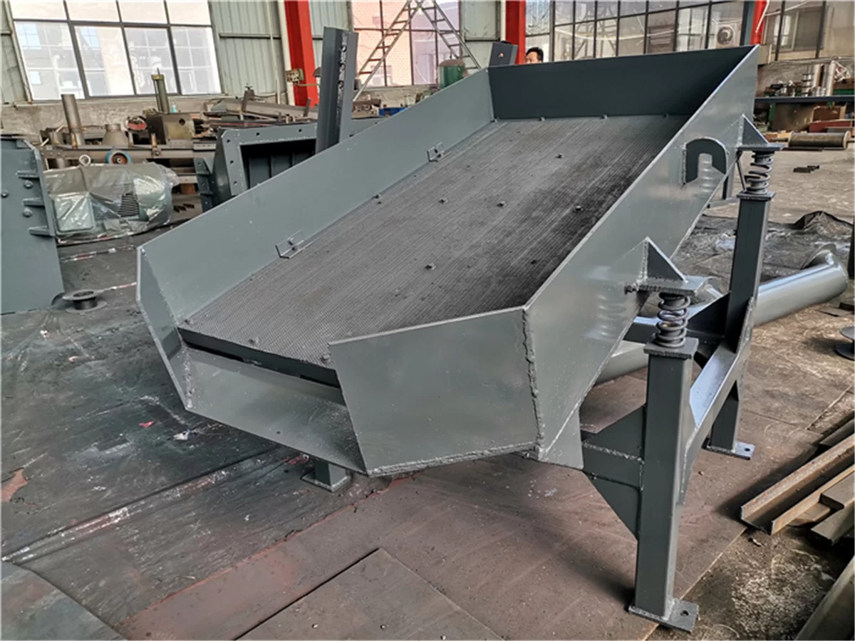 Vibrating Screen for 1200 Scrap Steel Crushing and Sorting Line Factory Photos