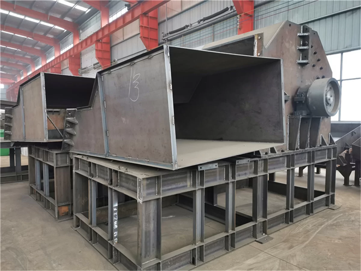 1600 Scrap Steel Crusher Frame and Spare Parts Stock Area Factory Photos