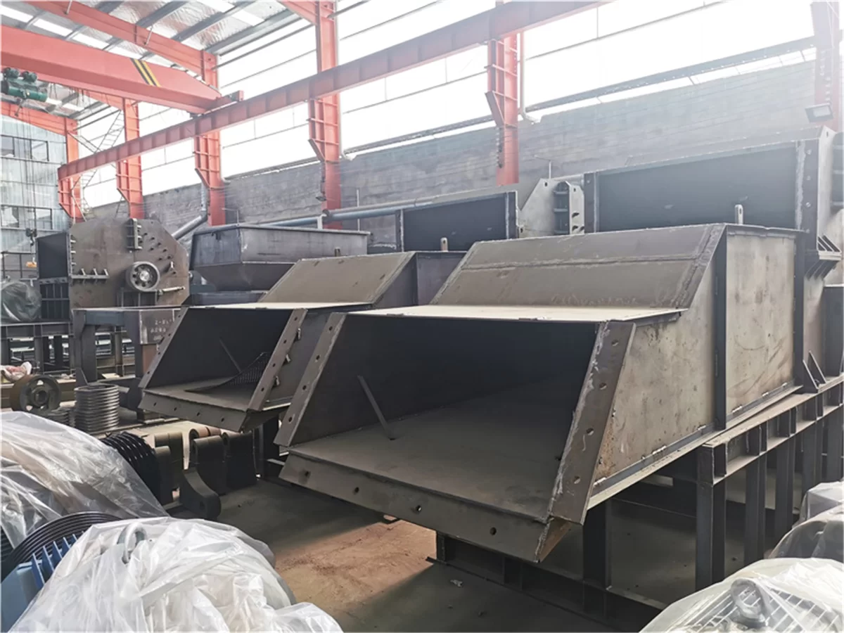 1600 Scrap Steel Crusher Frame and Spare Parts Stock Area Factory Photos