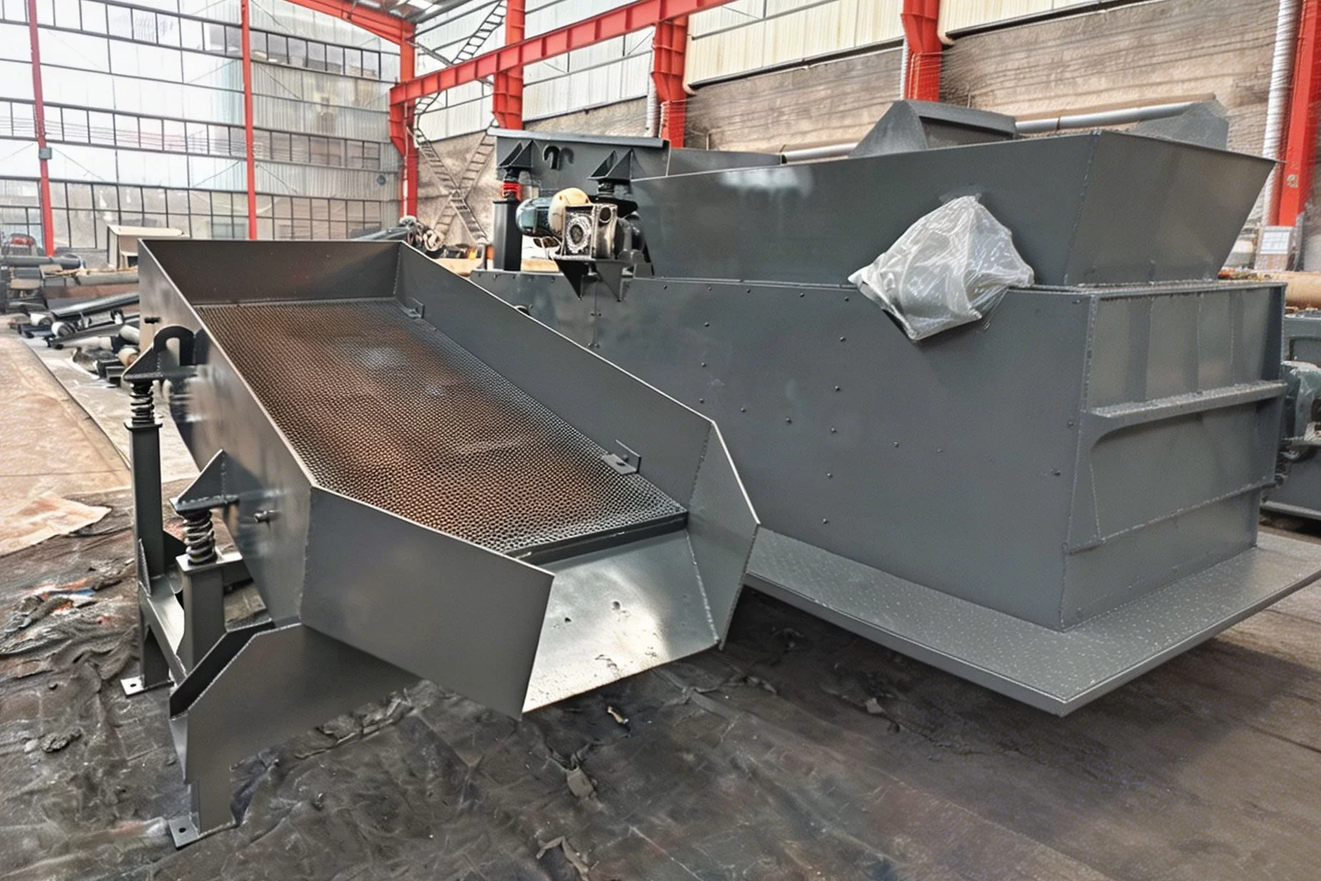 Vibrating Screen for 1200 Scrap Steel Crushing and Sorting Line Factory Photos