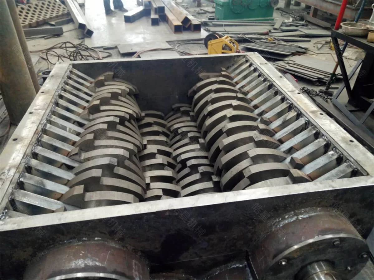 HX-1000 Four Shaft Shredder Cutter Chamber and Blade Assembly